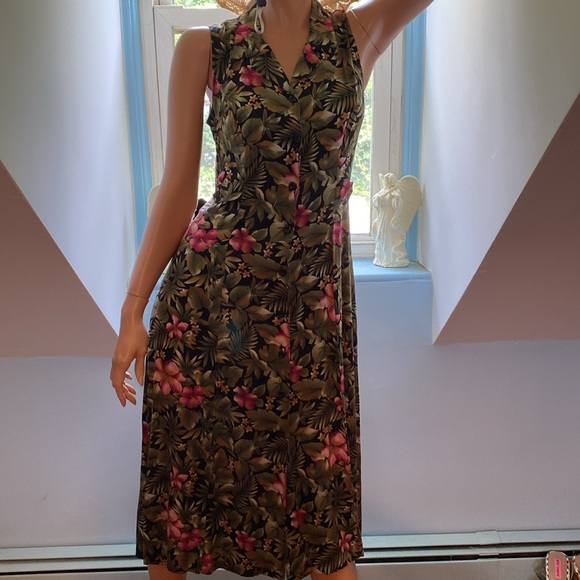 SLEEVELESS DRESS BUTTON DOWN FLORAL PRINT DRESS BY ERIKA PS - Picture 3 of 9